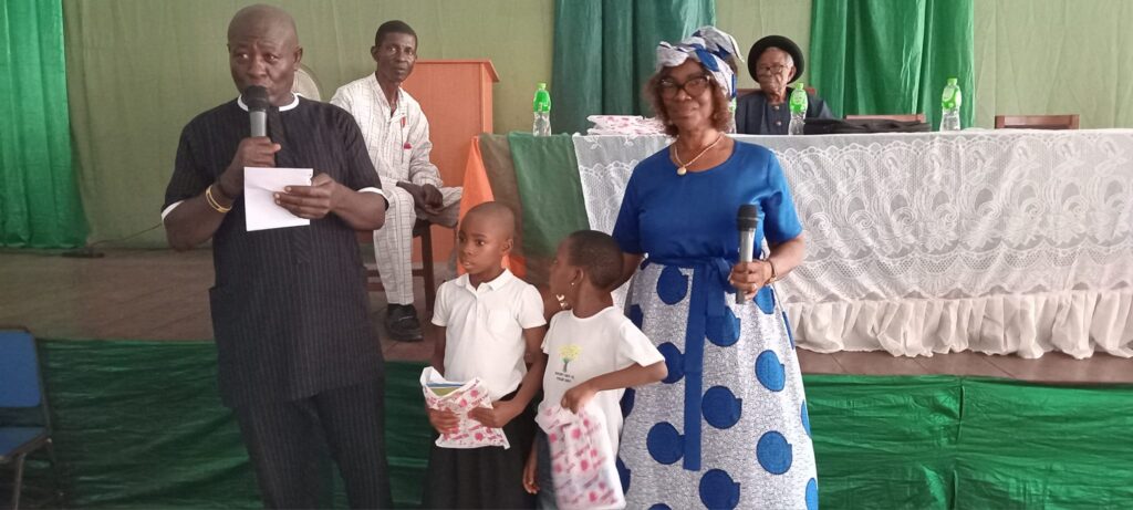 Pa Otonti Nduka In a visit to his Alma mater – State Primary School Rumuapara